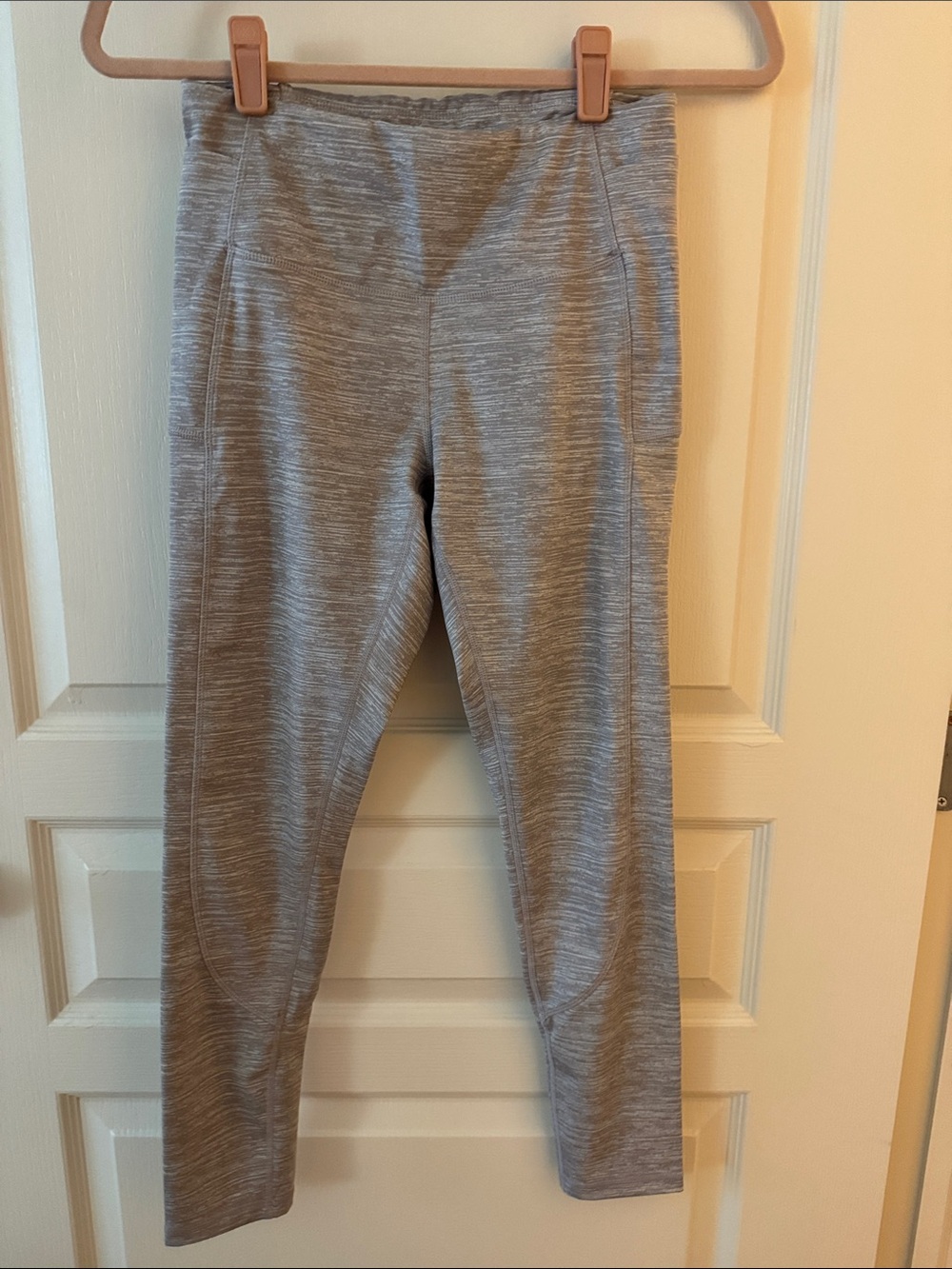 Heather Gray Performance Leggings by Korsa